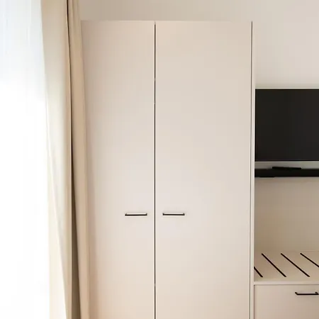 Apartment Frant Living -